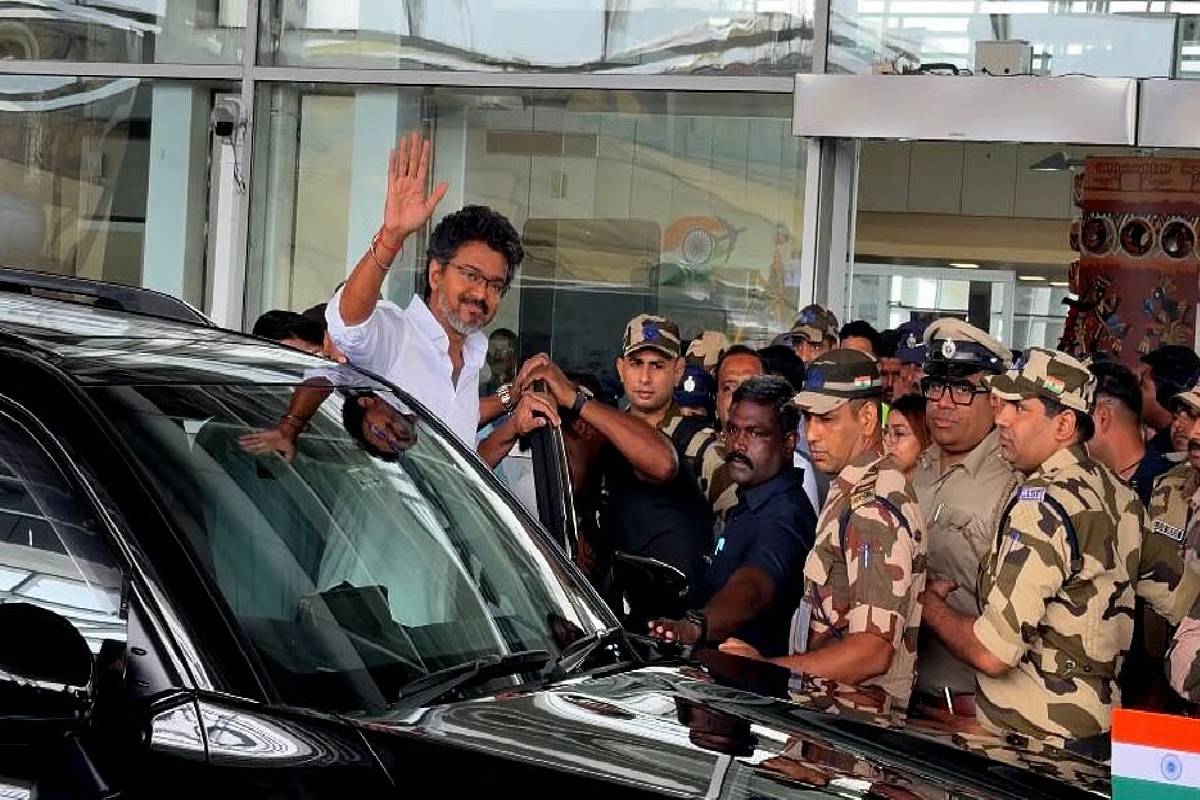 எம்.ஜி.ஆர்., ஜெயலலிதா வழியில் மூகாம்பிகை கோவிலில் தரிசனம் செய்யும் விஜய் | Cm Vijay Went To Mangaluru For Mukambika Tample