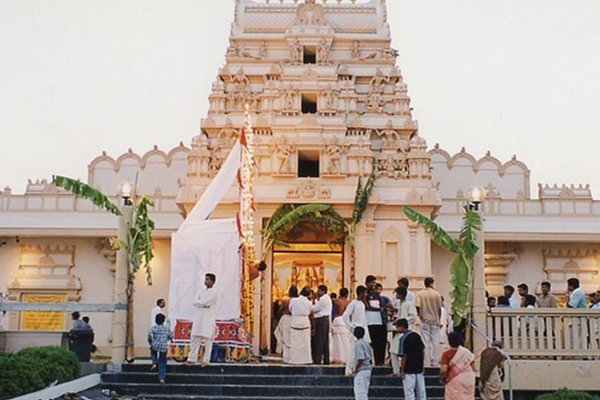 கோவிலில் இருந்து கொண்டு வரும் இந்த பொருட்களை யாருக்குமே கொடுக்க கூடாதாம் | Temple Should Not Be Given To Anyone