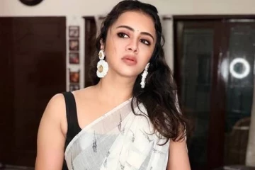 சிம்பிளான புடவையின் அழகில் மயக்கும் தொகுப்பாளினி அஞ்சனா ரங்கன்