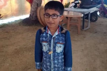 தமிழர் பகுதியில் மூடப்படவிருந்த பாடசாலைக்கு  பெருமை தேடிக்கொடுத்த மாணவன்!