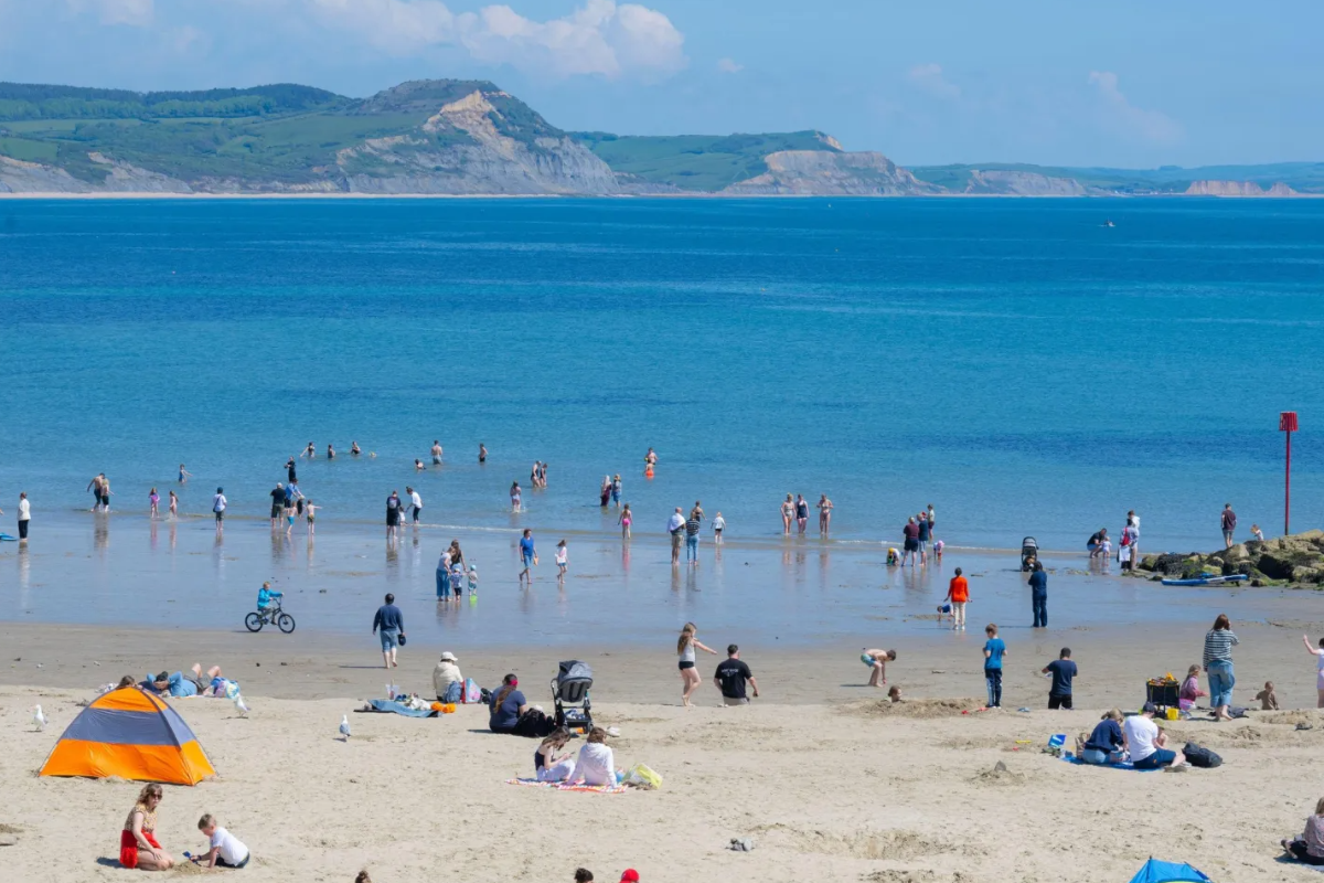 பிரித்தானியாவில் வார இறுதியில் வெப்ப அலை | Heatwave In Britain Over The Weekend