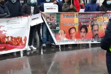 முள்ளிவாய்க்கால் நினைவுத்தூபி இடிப்புக்கு எதிர்ப்பு தெரிவித்து பாரிஸ் நகரில் மக்கள் போராட்டம்