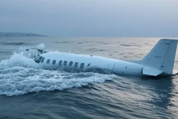 புத்தாண்டில் நிகழ்ந்த விமான விபத்து - பெற்றோர் கண்முன்னே மகன் உயிரிழப்பு