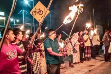 மட்டக்களப்பில் தீப்பந்தம் ஏந்தி போராட்டம் முன்னெடுப்பு