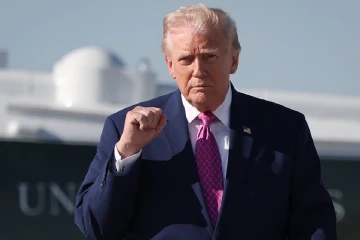 හෝමූස් සමුද්‍ර සන්ධිය අවහිර කිරීමට පියවර ගත්තා - ඩොනල්ඩ් ට්‍රම්ප්ගෙන් සැර ප්‍රකාශයක්