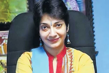 நடிகை மதுவந்தி மீது ஆணையர் அலுவலகத்தில் பரபரப்பு புகார்!