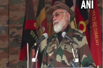 உங்களால் தான் மக்கள் நிம்மதியாக தூங்குகின்றனர் - ராணுவ வீரர்கள் மத்தியில் பிரதமர் மோடி பேச்சு