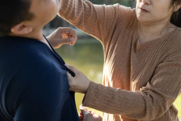 மனைவி மனைவியின் தாக்குதலில் சிவில் பாதுகாப்பு அதிகாரி படுகாயம்; விபரீதத்தில் முடிந்த தகராறு