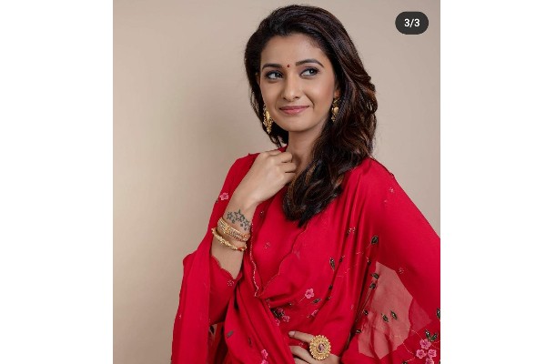 உன்  ஞாபகம்  தீயிட   விரகாயிரம்  வாங்கினேன்: இன்ஸ்டகிராமில் வைரலாகும் பிரியா பவானி ஷங்கர் | Priya Bhavani Shankar Goes Viral On Instagram