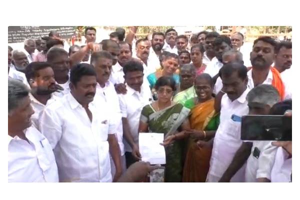 56 ஆண்டுகளுக்கு பிறகு மணப்பாறை நகராட்சியை கைப்பற்றியது அதிமுக - தமிழ்நாடு