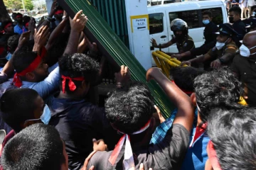 ஆர்ப்பாட்டத்தில் ஈடுபட்ட 27 பேர் கைது; தடை விதித்து கட்டளை