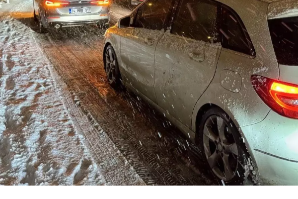 பனிப்பொழிவு மற்றும் கடும் குளிரால் முடக்கப்பட்ட ஐரோப்பா | Europe Paralyzed By Snowfall And Severe Cold