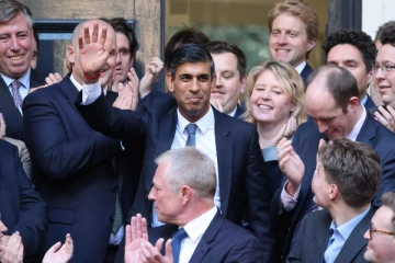 பிரித்தானியாவின் பிரதமரான ரிஷி சுனக்! சமூகவலைத்தளங்களில் வைரலாகும் இந்தியர்களின் பதிவுகள்