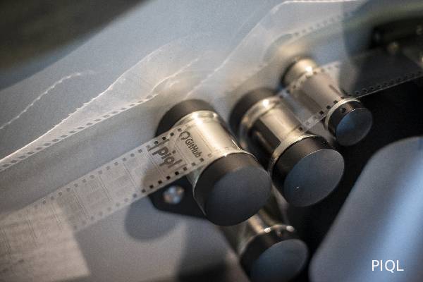 உலகின் முக்கிய ஆவணங்களை பாதுகாக்கும் Dooms Day Vault - எங்கே உள்ளது தெரியுமா? | What Is Dooms Day Vault World Store Important Data