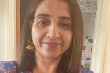 மகளின் கண் முன்னே 100 அடி பள்ளத்தில் வீழ்ந்து பரிதாபமாக உயிரிழந்த தாய்!