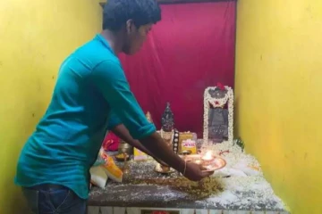 தானாக தோன்று அம்மன் சிலைகள் - கல்லூரி மாணவருக்கு சாமி அருளா? நீடிக்கும் மர்மம்!