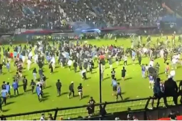 கால்பந்து போட்டியில் 100 இற்கும் மேற்பட்டோர் பலி!