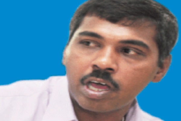 எரிக்கப்பட்ட நாடாளுமன்ற உறுப்பினரின் வீட்டை புனரமைக்கும் மக்கள்(படங்கள்) | People S Support Build Mp Prasanna S Burning House