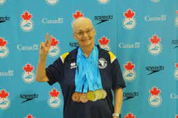 புற்று நோயுடன் 72 வயதில் தங்கம் வென்ற கனேடிய பெண் | Swimming Championship Cancer Senior