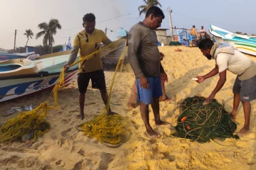 யாழ். வடமராட்சியில் தொடரும் இந்திய கடற்றொழிலாளர்களின் அட்டகாசம்