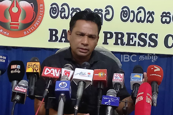 மட்டக்களப்பு அரசியலை தீர்மானிக்கும் மண் மாபியாக்கள்... அமைச்சர் வியாழேந்திரனுக்கும் அழுத்தம்! | Excavation Of Soil In Batticaloa District