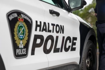 கனடாவில் நீச்சல் குளத்தில் முகம் சுளிக்கும்படி நடந்து கொண்ட பெண்!