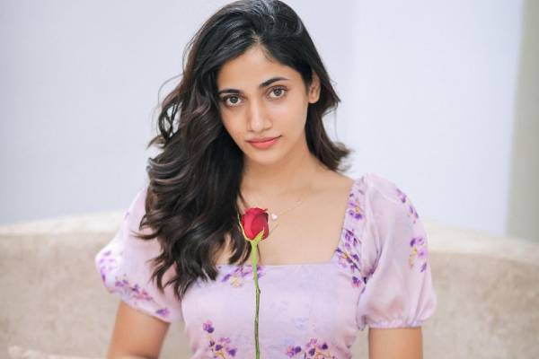 படு கிளாமரான உடையில் கவர்ச்சி போஸ் கொடுத்த லாஸ்லியா.. வாய்பிளக்கும் ரசிகர்கள்!! | Losliya Latest Photoshoot Viral படு கிளாமரான உடையில் கவர்ச்சி போஸ் கொடுத்த லாஸ்லியா.. வாய்பிளக்கும் ரசிகர்கள்!! | Losliya Latest Photoshoot Viral