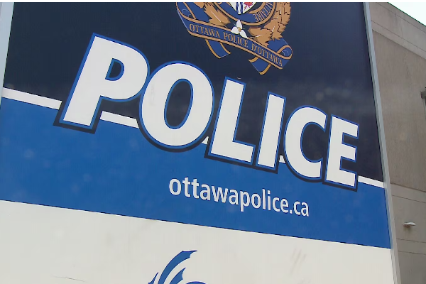 ஒட்டாவாவில் உடைகளை களவாடிய பெண்ணுக்கு எதிராக வழக்கு | Brampton Ont Woman Charged After Large