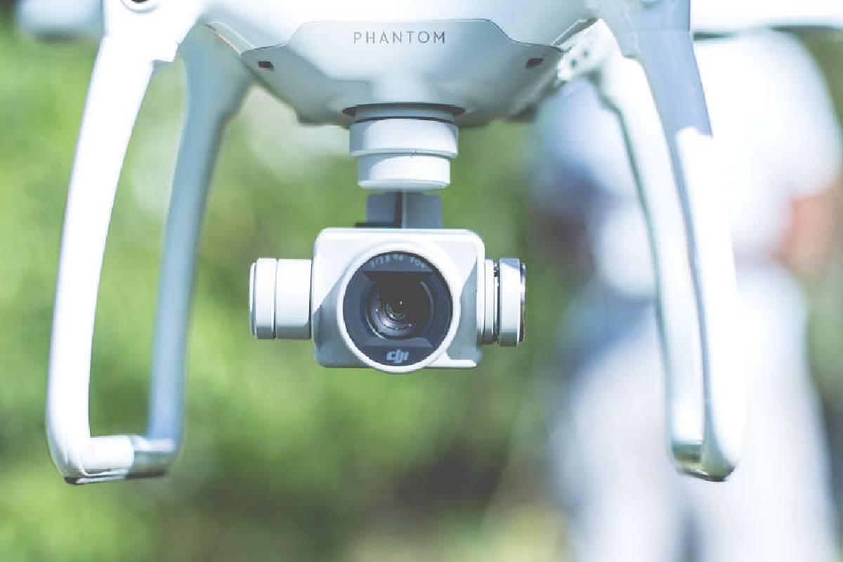 ராணுவ முகாமை சூழ்ந்த ட்ரோன்கள்: சுவிட்சர்லாந்தில் பரபரப்பு | Unidentified Drones Flew Over Swiss Military Base ராணுவ முகாமை சூழ்ந்த ட்ரோன்கள்: சுவிட்சர்லாந்தில் பரபரப்பு | Unidentified Drones Flew Over Swiss Military Base
