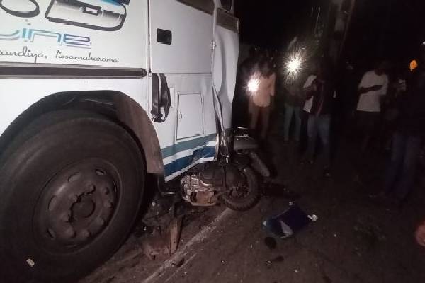 கதிர்காம பஸ் இளைஞனின்   உயிரை பறித்தது | Kadirgama Bus Took The Life Of The Young Man