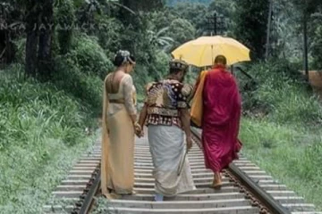 "අයියා ඔය ෆොටෝ එක ගහපු තැනම එයා ට්රේන් එකේ වැදිලා ඇක්සිඩන්ට් වෙලා නැති වුනා..." සමාජ මාධ්ය කැළඹූ සංවේදි සිදුවීම.(PHOTOS)