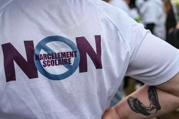 இனி மாணவ மாணவிகளை வம்புக்கிழுத்தால்... பிரான்ஸ் அதிரடி அரசாணை