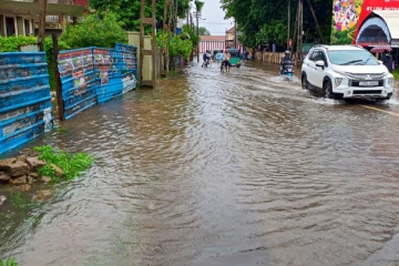 யாழில் கொட்டித்த்தீர்த்த மழையால் வெள்ளத்தில் மிதக்கும் வீதிகள்!