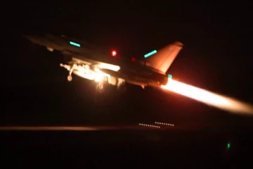 ஏமன் மீது பிரித்தானிய அமெரிக்க படைகள் வான்வழித் தாக்குதல்: ஹவுதி கிளர்ச்சியாளர்களுக்கு சரியான பதிலடி