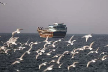 ඉරානය හෝමූස් ජල මාර්ගයේ නැව්වලට ගාස්තු අය කිරීමට සැලසුම් කරයි