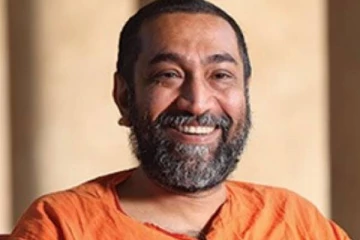 30 வயதில் அதிக சம்பளம் வாங்கும் வேலையை விட்டுவிட்டு துறவியானவர்.., யார் இவர்?