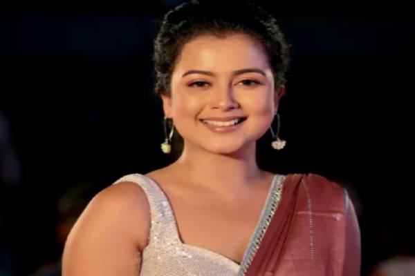 விபத்தில் சிக்கி உயிருக்கு போராடும் இளைஞர்- தப்பியோடிய நடிகை | Actress Nandini Kashyap Car Hits Youth In Guwahati