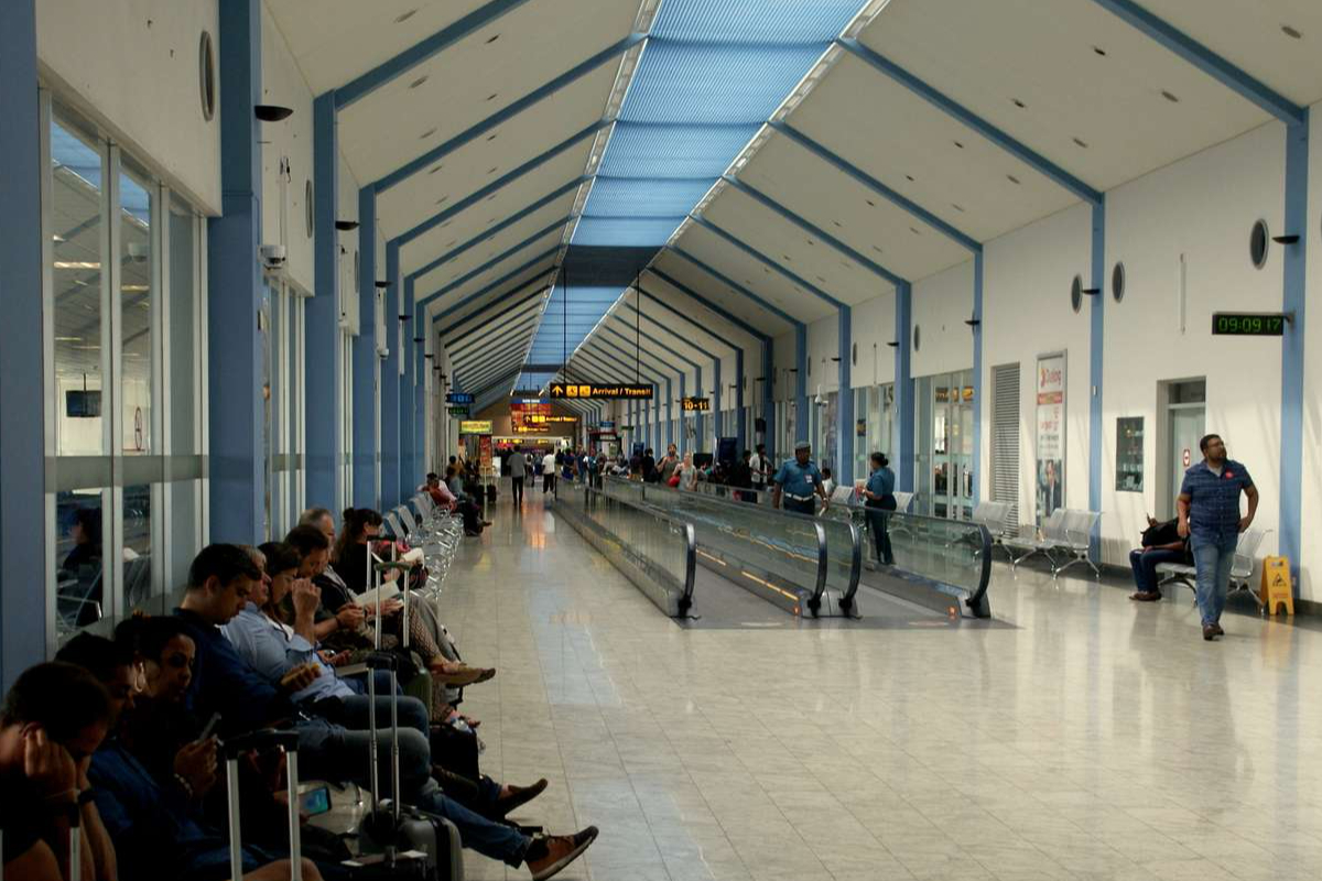 நாட்டுக்கு வந்த இரு வெளிநட்டு பிரஜைகள் விமான நிலையத்தில் கைது! | Foreign Nationals Arrested Airport China Cigarette