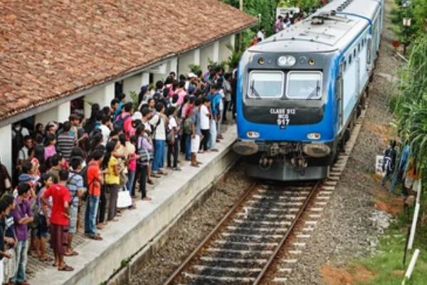 மலையகத்திற்கான 42 தொடருந்து சேவைகள் இரத்து | 42 Train Services To Uplands Cancelled