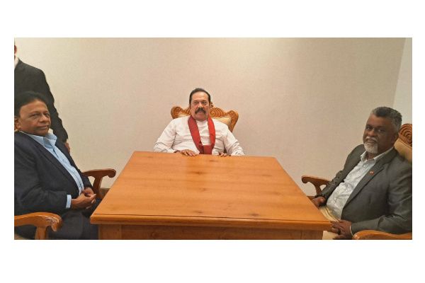 மகனுக்காக மஹிந்த ராஜபக்ச தீட்டும் திட்டம்:காலியிலுள்ள உல்லாச விடுதியில் பேச்சுவார்த்தை... | Mahinda Rajapaksa Dullas Alahapperuma