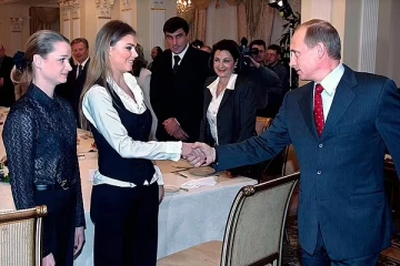 புடினுக்கு ஒரு இரகசிய காதலி... அந்தக் காதலிக்கு ஒரு காதலன்: அந்தக் காதலனை வலைவீசித் தேடும் புடின்!