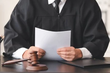 மற்றொரு மாவட்ட நீதிமன்ற நீதிபதி பணி நீக்கம்