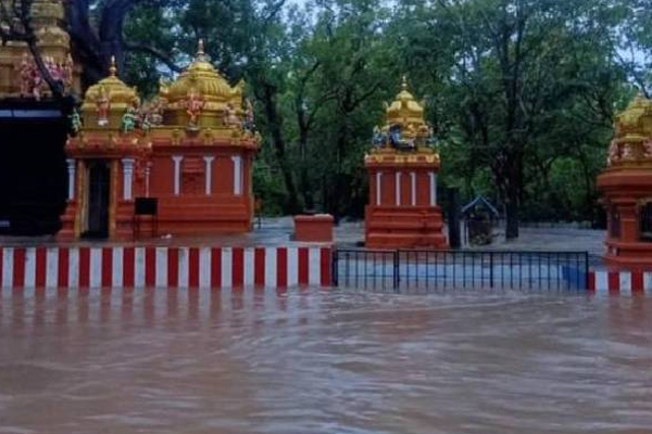வெள்ள நீரில் மூழ்கிய இலங்கையின் மிகவும் புகழ் பெற்ற கோயில்! | Kataragama Temple Submerged In Flood Heavy Rain