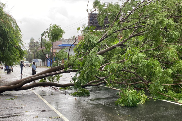 மட்டக்களப்பு , அம்பாறை மக்களுக்கு வெள்ள அபாய எச்சரிக்கை | Flood Warning Issued For Batticaloa Ampara