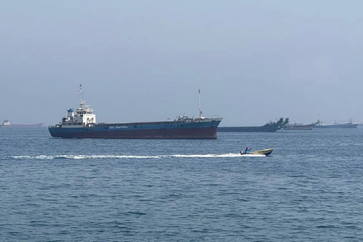 ஹோர்முஸில் கப்பல் மீதான தாக்குதலில் 11 இந்தியர்கள் காயம் | 11 Indians Injured Vessel Attacked Near Hormuz ஹோர்முஸில் கப்பல் மீதான தாக்குதலில் 11 இந்தியர்கள் காயம் | 11 Indians Injured Vessel Attacked Near Hormuz