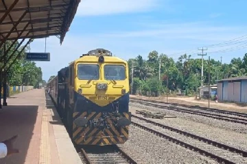 யாழ் தேவி ரயிலில் சகோதரத்துவப் பயணம் ; கிளிநொச்சியில் இருந்து இணைந்த இளைஞர்கள்