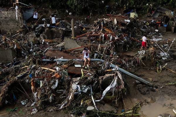 ஆசிய நாடொன்றை மொத்தமாக உருக்குலைத்த புயல்... 50 கடந்த இறப்பு எண்ணிக்கை | Typhoon Wreaks Havoc Philippines