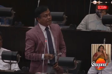 අනේ මේ වාඩිවෙනවා හැම එකටම හොස්ස දාන්නේ කවුද මේ යකාව පත් කරේ - අම්මෝ ඇමති වටගලට මාරයා ආවේස වෙලා