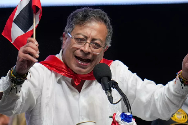 தாய்நாட்டிற்காக மீண்டும் ஆயுதம் ஏந்துவேன்..! ட்ரம்பிற்கு கொலம்பிய ஜனாதிபதியின் சவால் | Trump Threatens Military Against Colombia After