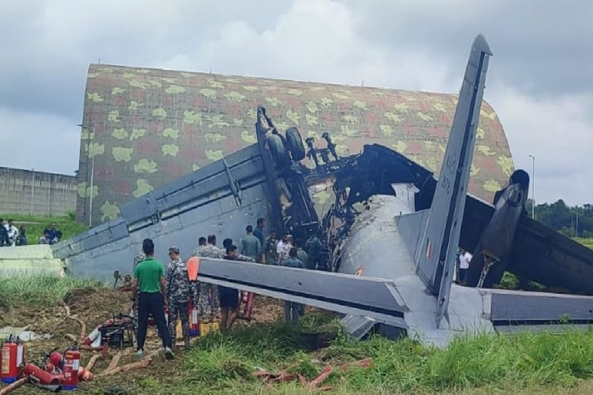 அசாமில் இந்திய விமானப்படைக்கு சொந்தமான விமானம் விபத்து | Indian Air Force Aircraft Crashes In Assam